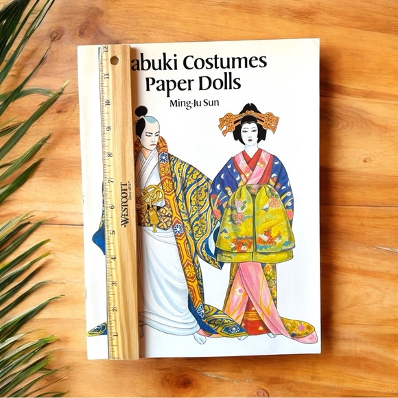 Kabuki Costumes Paper Dolls by Ming-Ju Sun – Dover Publications (1995) - Picture 8 of 9
